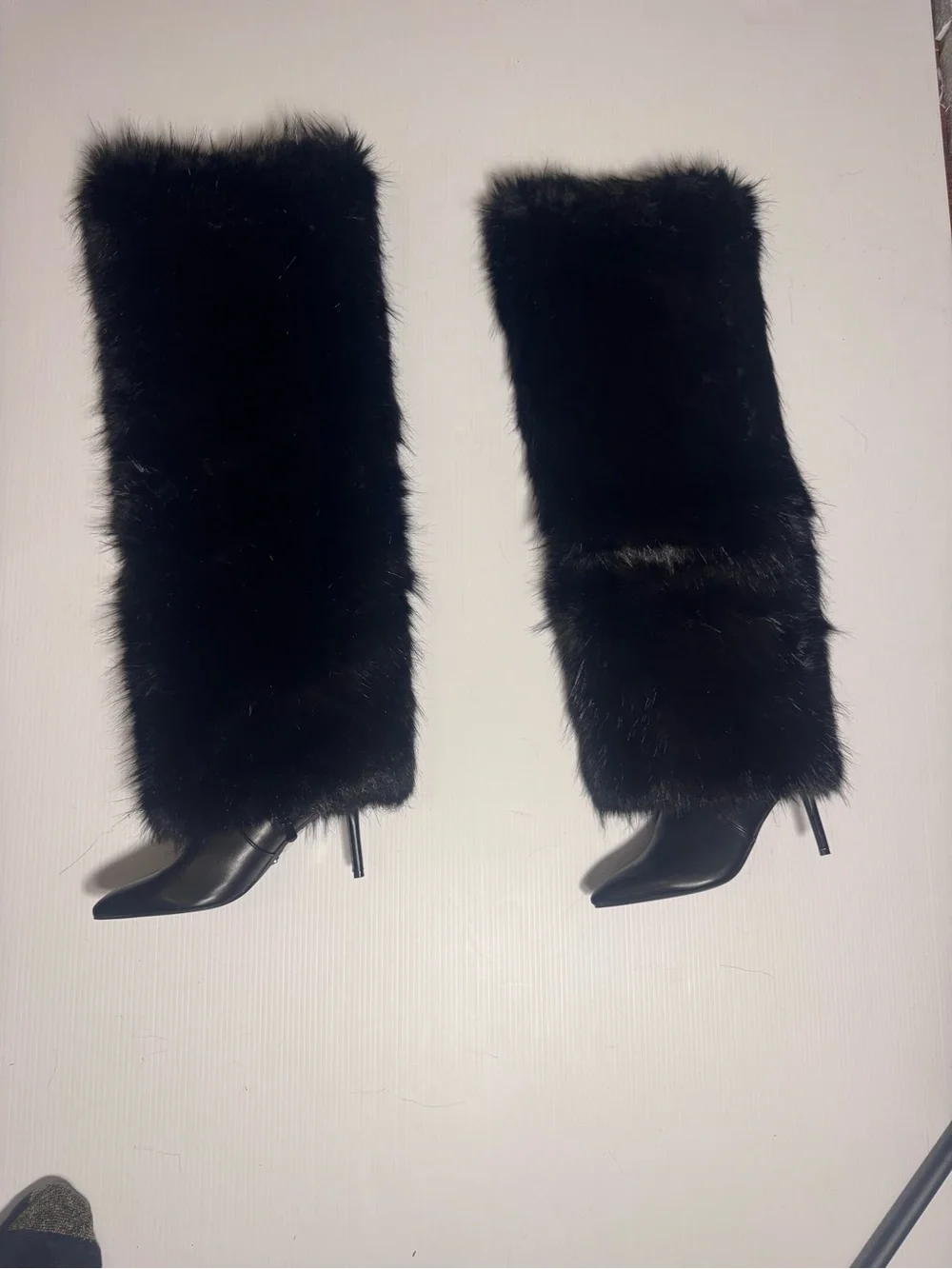 🔥 Azalea Wang LANGLEYE Black Faux Fur Thigh-High Boots – NIB 🔥